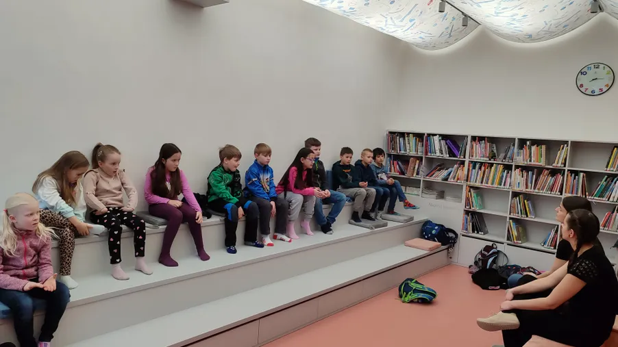 19.2. Druháci v knihovně